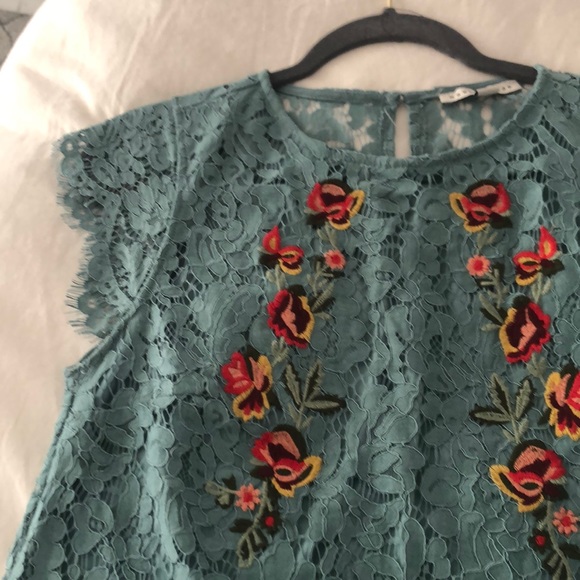 Feminine bohemian lace top - Picture 2 of 10